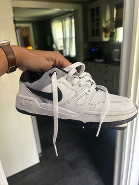 Nike Kids White and Black Low-Top Sneakers with Navy Swoosh